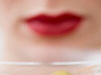 articles/2009/03/22/can-you-be-a-healthy-drinker/fraser-drinking_18466_f8uypj
