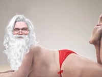 articles/2013/12/18/santa-claus-is-a-bikini-model/131218-reis-santa-tease_w6etre