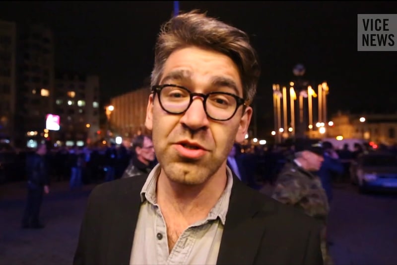 articles/2014/04/23/putin-s-men-in-ukraine-seize-u-s-journalist/140423-vice-journalist-ukraine-dettmer-tease_ldvyne