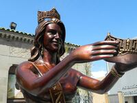 galleries/2014/04/30/the-weirdest-public-sculptures/140429-miss-america-sculpture_tl8t9h