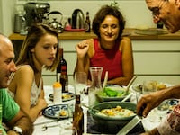articles/2014/11/03/the-airbnb-of-home-cooked-meals/141102-hod-eatwith-tease_phixsz