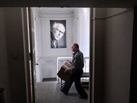 An employee carries a box of packed items in the Andrei Sakharov Museum and Public Center in Moscow on April 14, 2023.