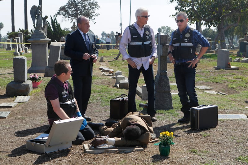 articles/2013/10/23/the-greatest-csi-crime-scene-investigation-episodes/131022-csi-meaney-tease_nfiia6