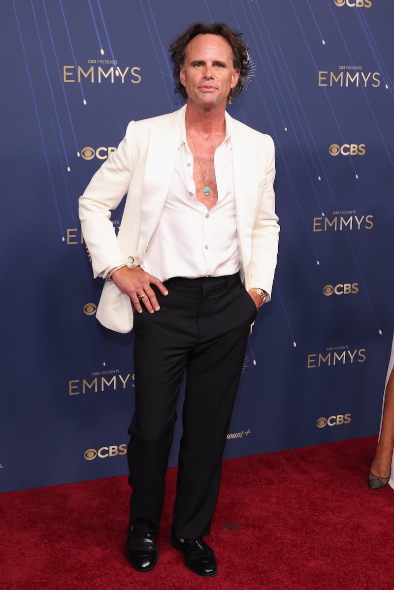 Walton Goggins wore a chic white sports coat and black pants at the 2025 Primetime Emmy Awards.