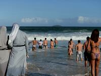 articles/2016/08/21/where-s-the-outrage-over-nun-beachwear/160820-Nadeau-Catholic-nuns-and-burqini-tease_fozwn2