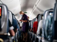 220109-airline-vaccines-tease-01_muvea7