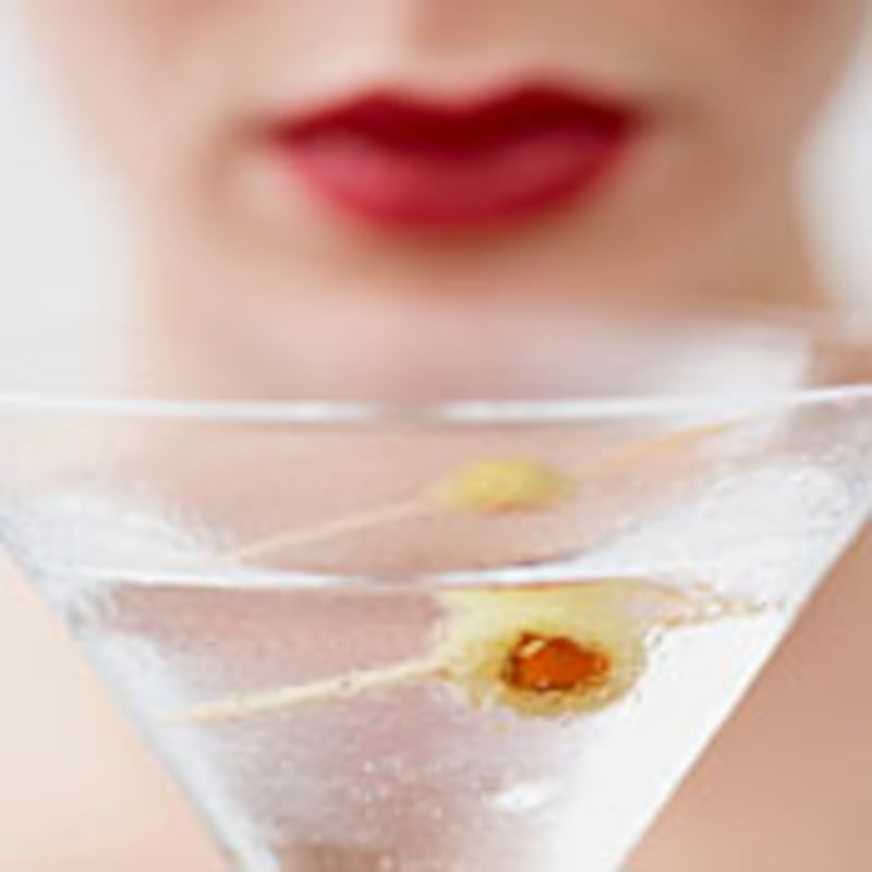 articles/2009/03/22/can-you-be-a-healthy-drinker/fraser-drinking_18466_hqcqxt