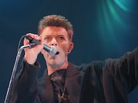 articles/2016/01/11/david-bowie-provocateur-weirdo-innovator-genius/160111-williams-bowie_mbuc7i