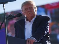 2023-03-25T232920Z_1334323071_RC2610ACMHMA_RTRMADP_3_USA-ELECTION-TRUMP_xqcz6w