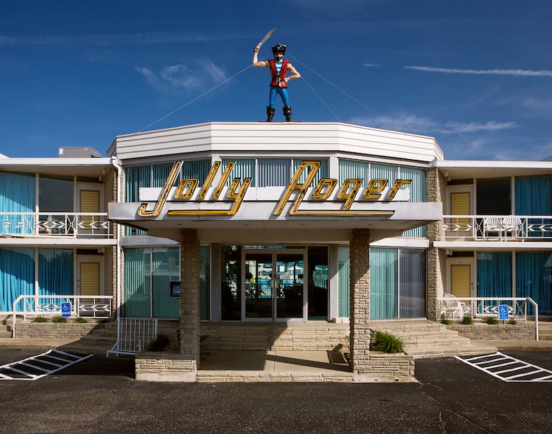 galleries/2016/09/03/the-jersey-shore-s-vanishing-architecture-wildwood-s-iconic-motels-photos/160831_mark_havens_out_of_season_hi_res_9_jwrjgo