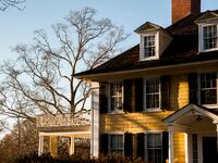 articles/2013/07/15/the-house-on-shelter-island-the-story-of-a-northern-slave-plantation/130715-ciabbatari-manor-tease-embed_f54irq