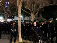 cheats/2017/02/02/violent-protests-erupt-milo-yiannopoulos-event-canceled/170202-Yiannopoulos-protests-Berkeley_kekdnx
