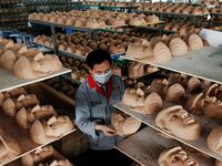 articles/2016/07/11/china-s-strange-trump-love/160710-Hong-The-Chinese-Who-Idolize-Trump-tease_hwrwzk