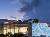 articles/2011/01/26/frank-gehrys-new-world-center-opens-in-miami-beach/mcguigan-gehry-new-world_155195_zx39vw