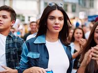 articles/2017/04/05/kendall-jenner-and-pepsi-sell-out-the-resistance/170404-zimmerman-Kendall-jenner-pepsi-tease_lo1bln