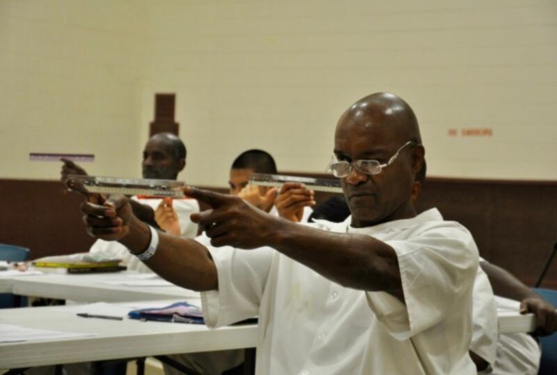 Ron_in_drawing_class_jldq1t