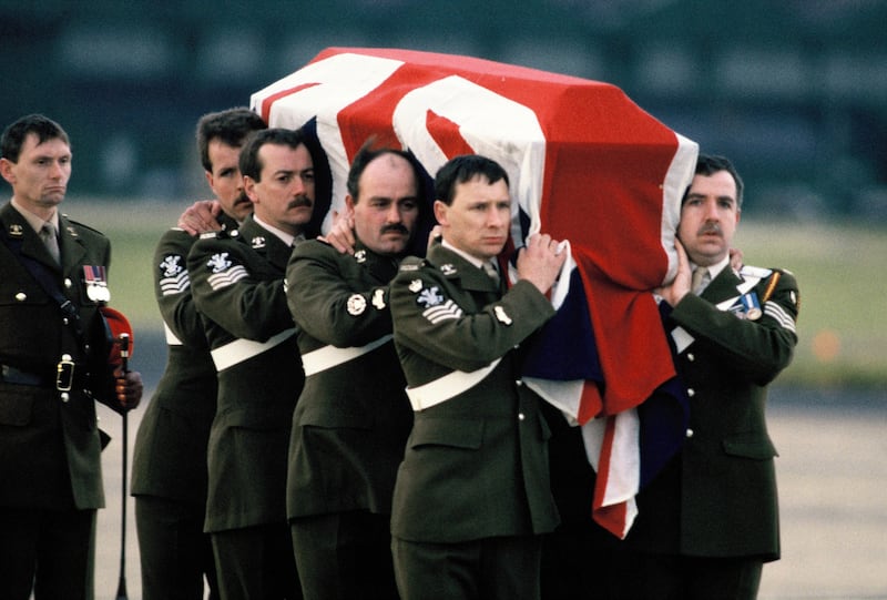 The coffin of Major Hugh Lindsay carried by soldiers.