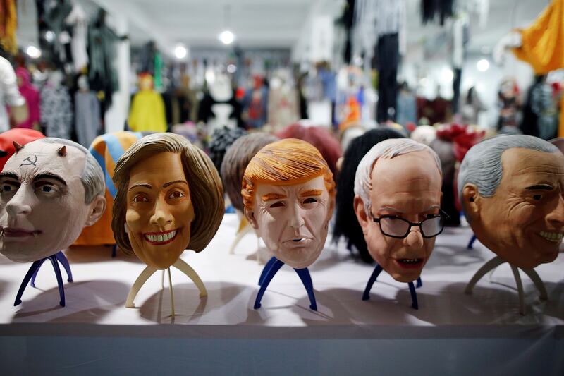 galleries/2016/05/27/inside-the-factory-making-trump-masks/160527-trump-mask-factory-09_afy10n