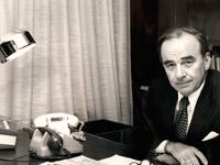 articles/2016/09/10/inside-the-old-school-tabloid-brothel-that-gave-birth-to-rupert-murdoch/160910-Irving-Rupert-Murdoch-tease1_kq8lul