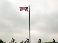 galleries/2013/05/26/george-w-bush-joins-memorial-day-wounded-warrior-100k-mountain-bike-ride/130526-McKinnon-Vets-Bush-embed-01_kozco5