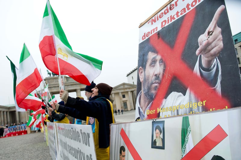 articles/2013/03/05/bernard-henri-l-vy-on-mansour-osanloo-and-regime-change-in-iran/130305-iran-regime-change-bhl-tease_srbwrs