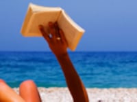 articles/2009/05/23/secrets-of-a-literary-seducer/kelly-beowulf-on-the-beach_28069_fizlzp