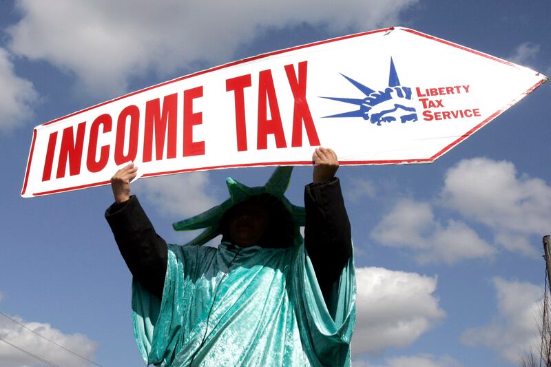 articles/2013/04/14/happy-tax-day-now-stop-making-interest-free-loans-to-the-us-government/130414-McArdle-Tax-tease_f8mzqu