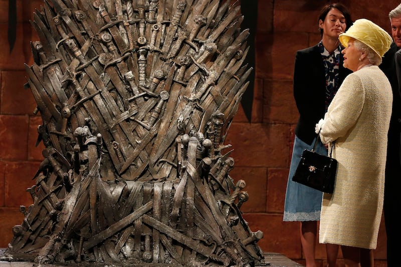 articles/2014/06/24/queen-elizabeth-s-game-of-thrones/140624-queen-got-sykes-tease_hnm249