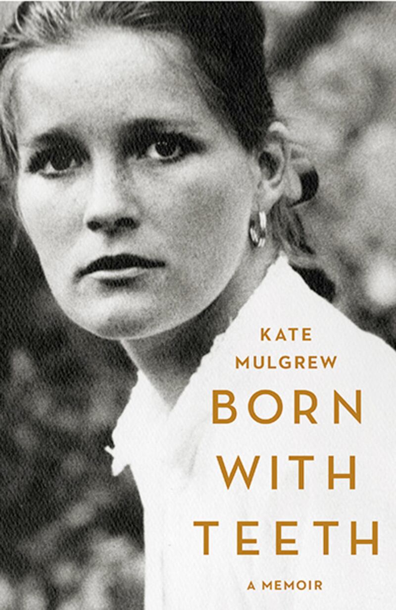 articles/2015/04/28/kate-mulgrew-bares-her-teeth/150428-fallon-mulgrew2-embed_mualii