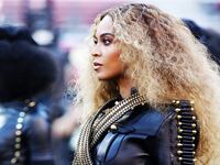 articles/2016/12/21/this-was-the-year-that-fashion-played-politics-and-lost/161220-McNearney-year-fashion-tease_zk2nu6