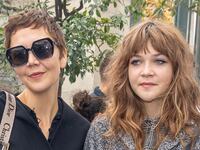 PARIS, FRANCE - SEPTEMBER 27: (L-R) Maggie Gyllenhaal and daughter Ramona Sarsgaard arrive to attend the DIOR fashion show as part of the PFW on September 27, 2022 in Paris, France. (Photo by Marc Piasecki/GC Images)