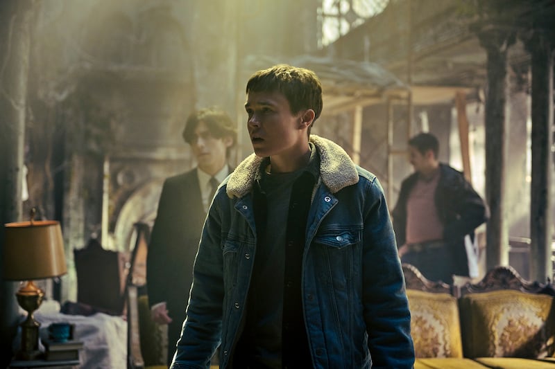 Aidan Gallagher, Elliot Page, and David Castañeda.