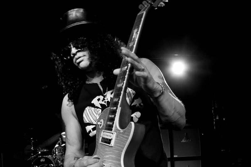 articles/2012/05/25/slash-talks-guns-n-roses-future-new-album-apocalyptic-love-and-more/slash-interview-stern-tease_rkknk0
