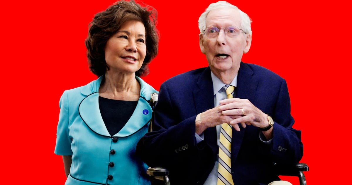 Neues Rätsel um Elaine Chao: Mitch McConnell ist endlich zurück.