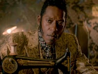 articles/2017/05/08/american-gods-delivers-a-powerful-black-lives-matter-message/170507-leon-orlando-jones-tease_c5aobd