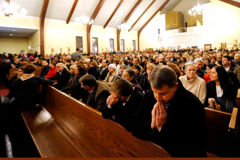articles/2012/12/15/sandy-hook-connecticut-a-small-town-devastated/shapiro-sandy-hook-devastation-tease_qwd0tq