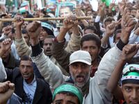 articles/2012/11/19/eyewitness-in-gaza-an-egyptian-risks-death-beside-the-palestinians/gaza-update-topol-tease_rlevyi
