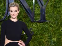 articles/2015/06/09/oitnb-star-taylor-schilling-on-jason-biggs-departure-orgies-in-the-overnight-and-more/150608-fallon-schilling-tease_lcrrfj