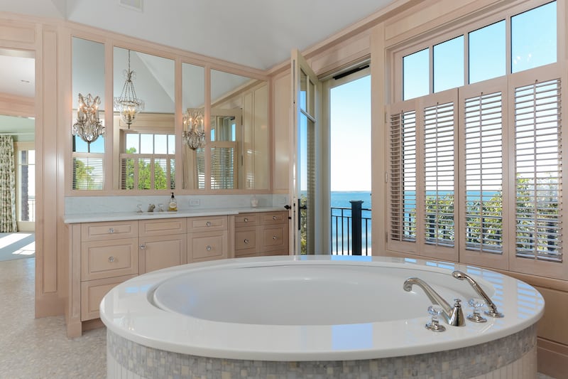 galleries/2014/09/06/omg-i-want-this-house-chatham-ma-photos/140903-omg-2_h8jktq