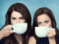 articles/2016/11/21/the-gilmore-girls-revival-is-everything-you-hoped-it-would-be/161121-fallon-gilmore-girls-review-tease_yjqzjk