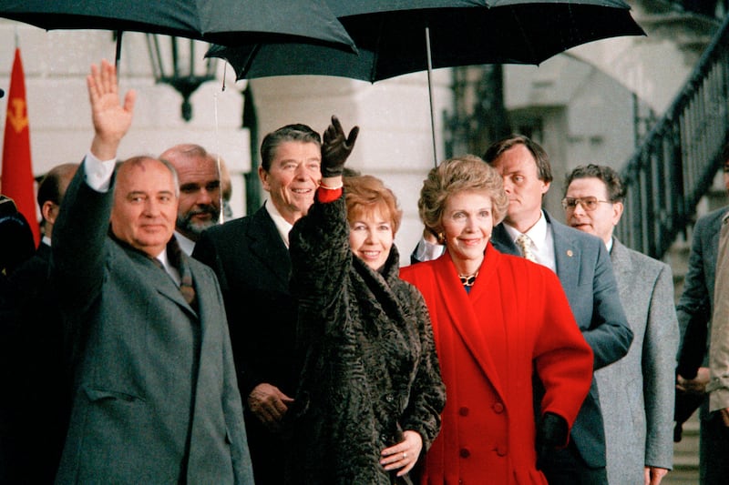 articles/2013/01/13/vladimir-putin-s-wife-lyudmila-has-all-but-vanished-and-russians-don-t-seem-to-care/130113-nemstova-russia-first-lady-embed2_vuytha