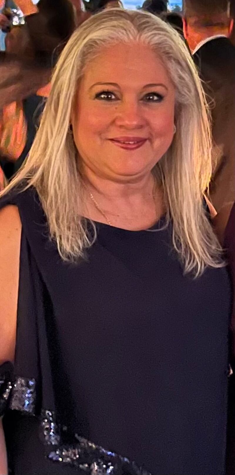 Amelia's gray hair from the front.