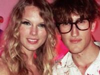 cheats/2009/10/29/taylor-swifts-swastika-scandal/taylor-swift-swastika_xg8qfo