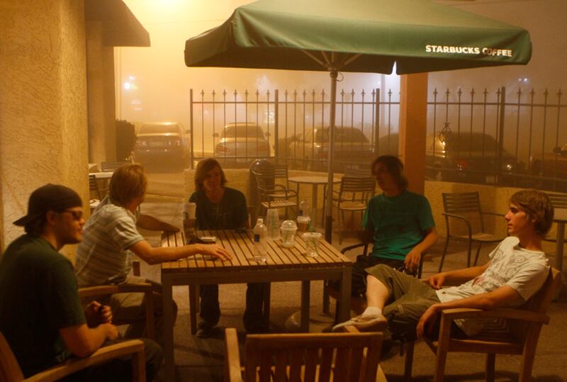 galleries/2011/07/06/phoenix-dust-storm-photos-videos/phoenix-dust-storm5_ehdhri
