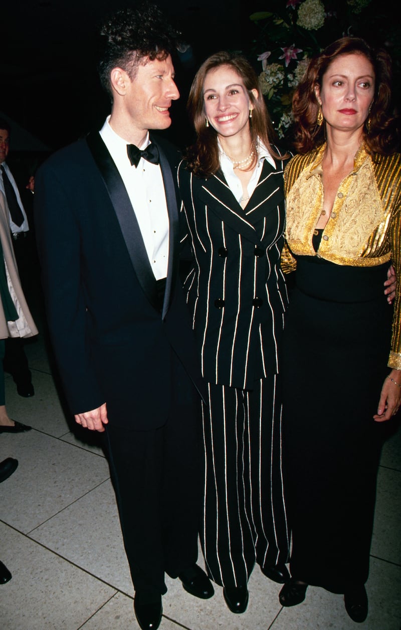 galleries/2013/12/24/from-julia-roberts-to-meryl-streep-the-best-80s-power-suits-photos/131223-power-suits5_oy62m2
