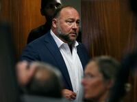2022-08-02T143216Z_1454330379_RC2DKV99AWE3_RTRMADP_3_ALEX-JONES-DEFAMATION-TRIAL_yvm2n9