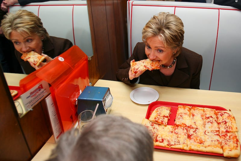 galleries/2011/09/20/herman-cain-sarah-palin-and-more-politicians-eating-pizza-photos/pols-pizza-hillary_ia1p8s