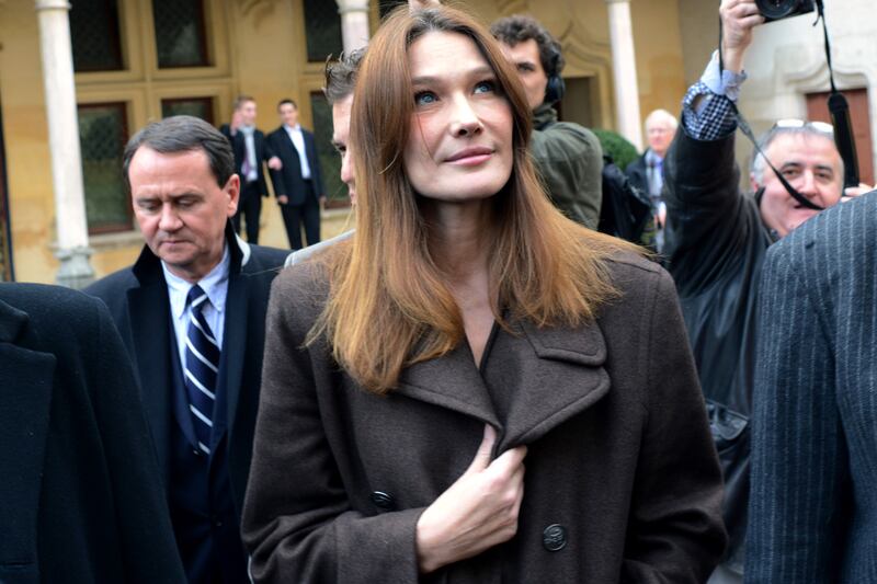 articles/2012/12/21/carla-bruni-guest-edits-vogue-candice-swanepoel-wants-to-live-her-life-naked/carla-bruni-vogue-cheat_h6h0nd