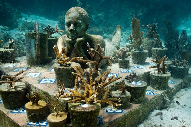 galleries/2014/04/07/jason-de-caires-taylor-s-gorgeous-underwater-art-photos/underwater-museum-gal-5_jpgtbo