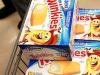 articles/2013/07/12/want-your-twinkies-rush-earlier-head-to-wal-mart/130712-twinkies-cnbc-tease_msmovz